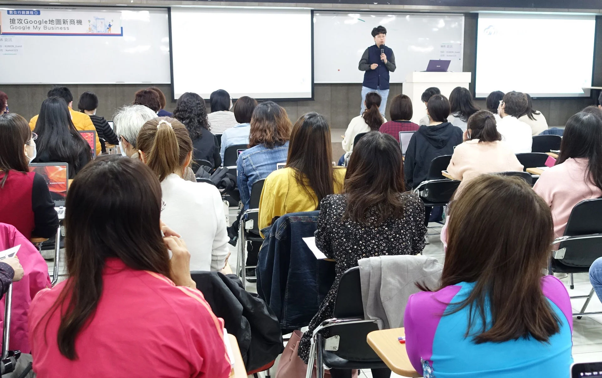 在KUMON,從孩子、老師到職員都不斷成長與精進! 在KUMON,從孩子、老師到職員都不斷成長與精進!