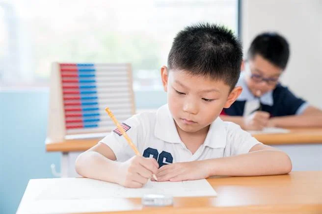 要孩子乖乖坐在書桌前學習 比中大獎還困難? 要孩子乖乖坐在書桌前學習 比中大獎還困難?